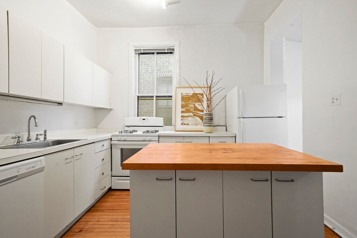 Primary Photo - 2141 W Caton St