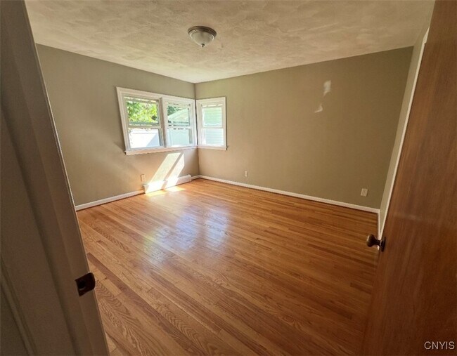 Foto del edificio - 311 Hartford Pl