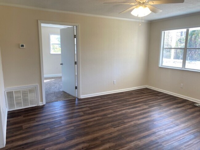 Foto del edificio - 17260 Lakeview Rd