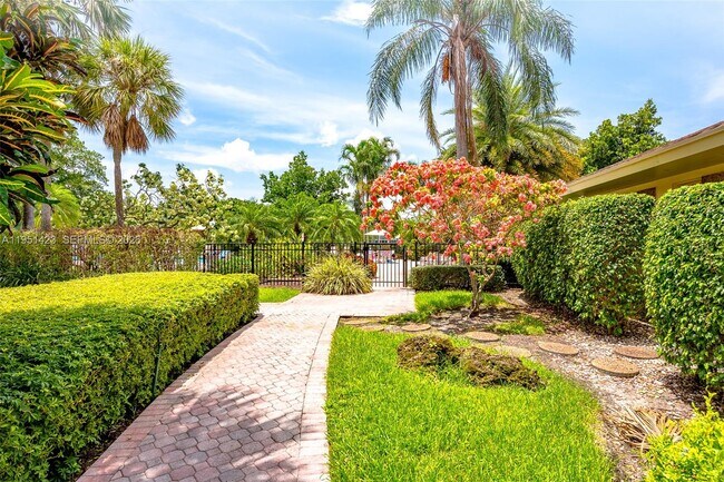 Foto del edificio - 3091 N Course Dr