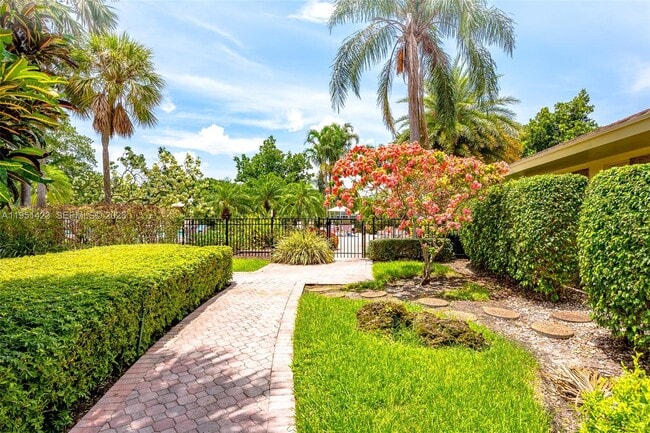 Building Photo - 3091 N Course Dr