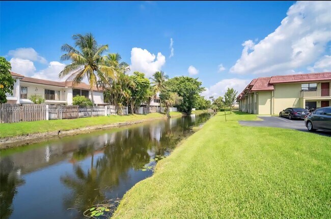Foto del edificio - 3258 NW 104th Ave