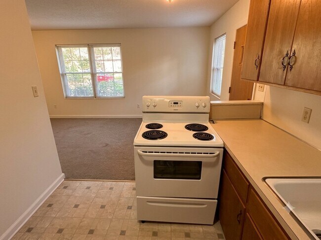 Building Photo - 3105 Woodmore Ln NW
