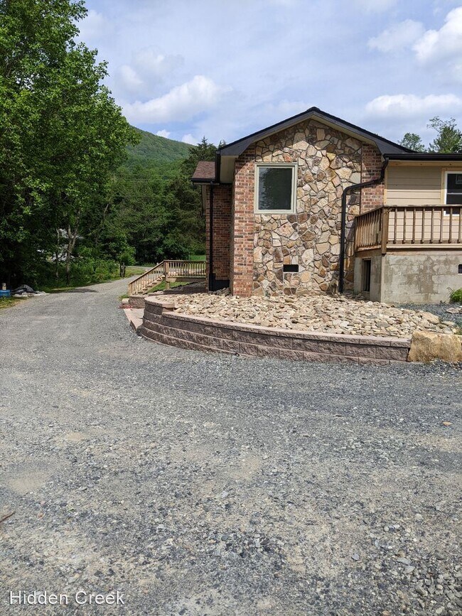 Foto del edificio - 5 br, 3 bath House - 9591 US Highway 421 N...