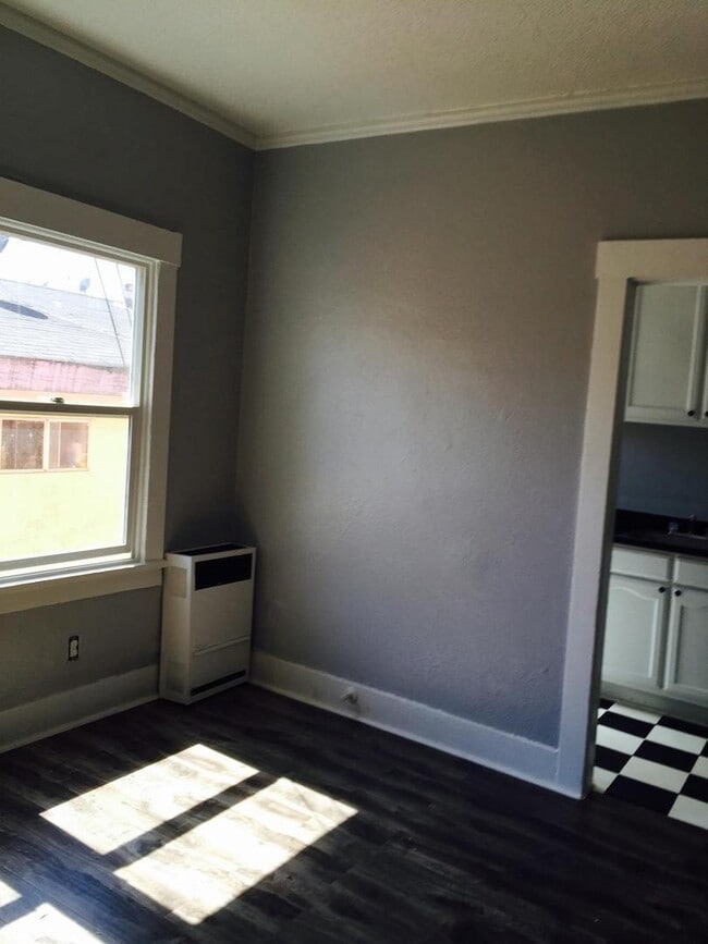 Interior Photo - 328 Columbia LLC