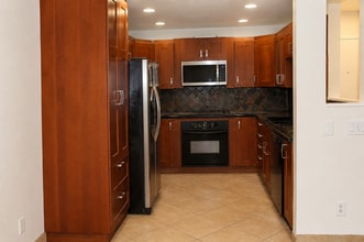 Building Photo - 6757 Friars Rd