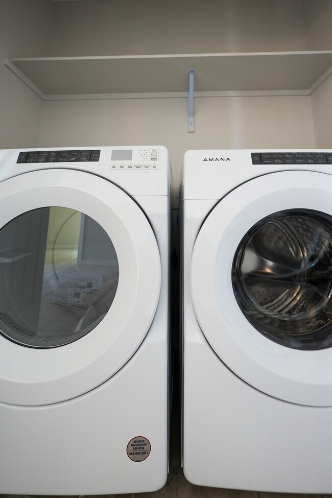 Hemley Palms Apartments in Vinton, TX