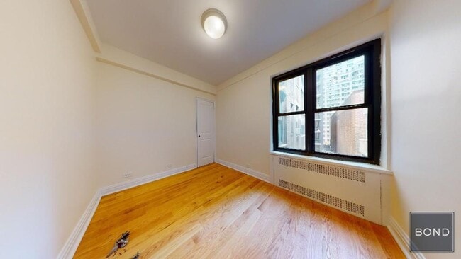 Building Photo - 141 E 56th St
