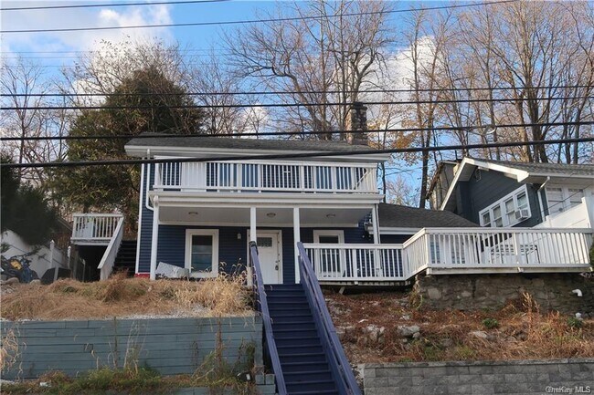 Foto del edificio - 576 Lakes Rd