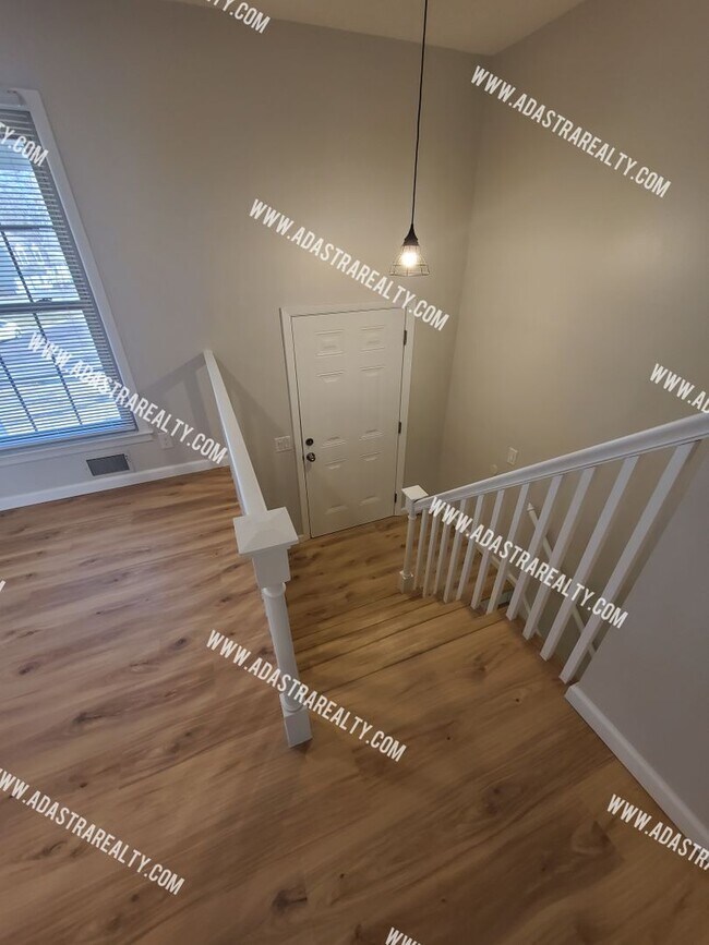Foto del edificio - Absolutley Beautiful 4 Bedroom 2.5 Bath Overland Park Home-Available NOW!!