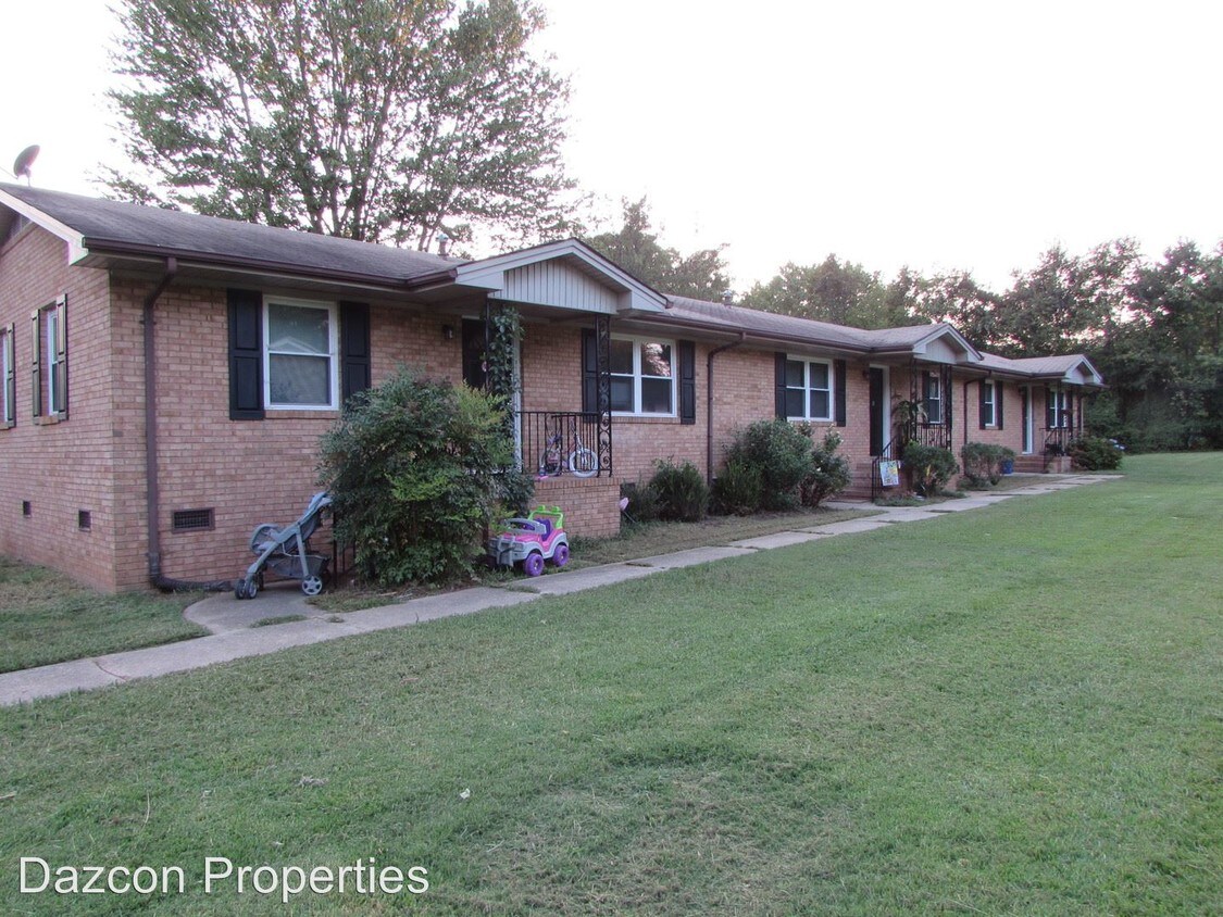 Building Photo - 310 Hillcrest Dr