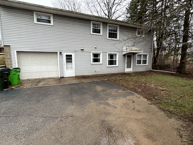 Extra-Large one car garage - 3437 Friendsville Rd