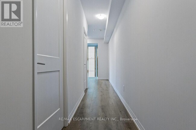 Building Photo - 28 Widmer St