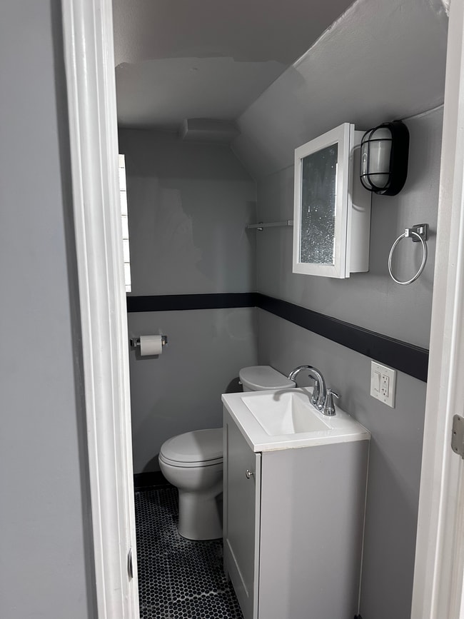 Baño - 5321 W Potomac Ave