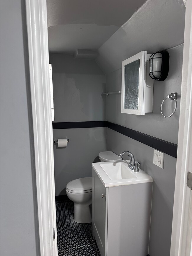 Baño - 5321 W Potomac Ave