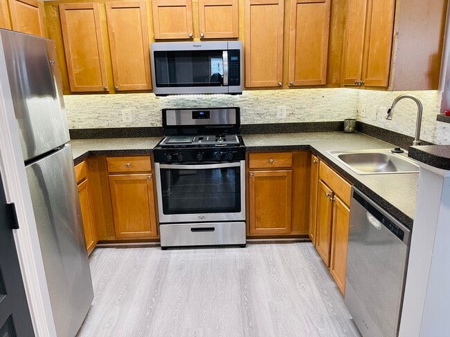 Brand New: Refrigerator, Gas stove, Microwave, Dishwasher, Disposer, water heater and HVAC statem. - 12000 Market St Apartment
