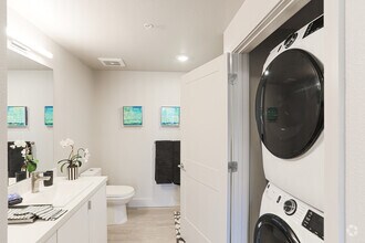 1BR, !BA - 662 SF - Strada 1200