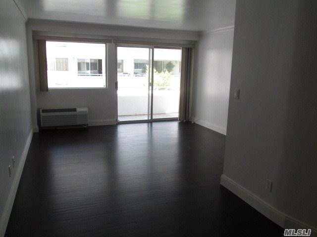 Foto del edificio - 88 Cutter Mill Rd