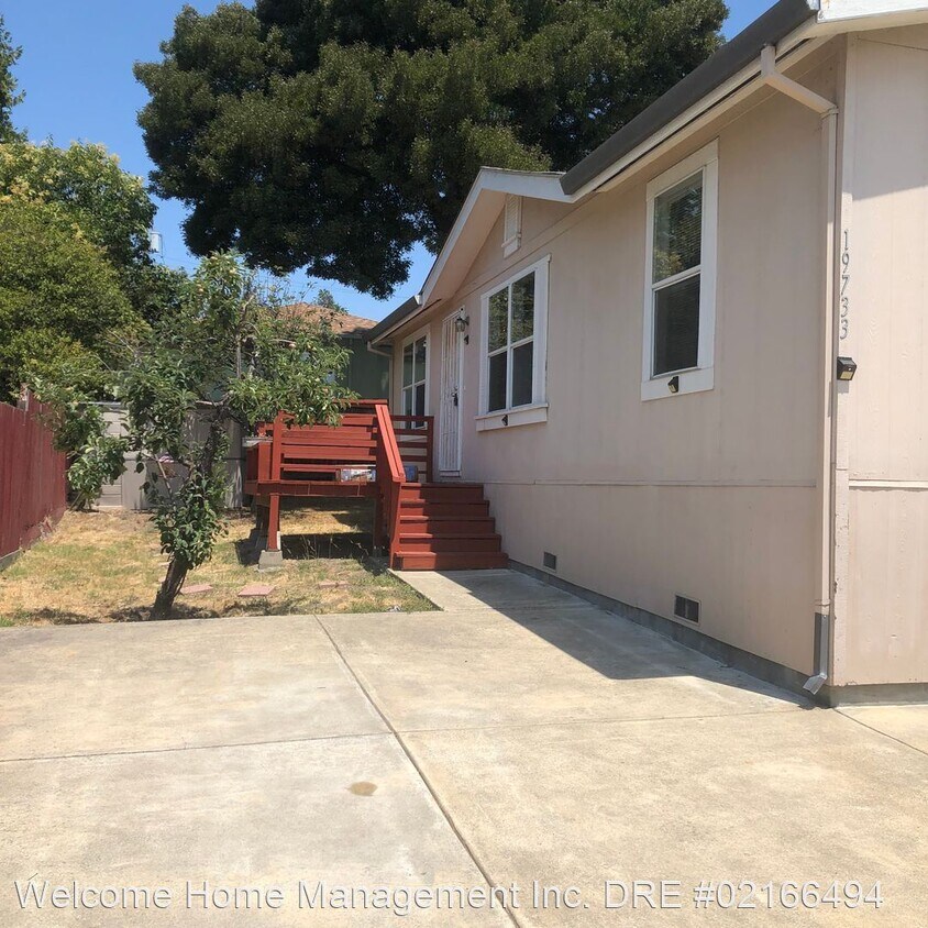 Foto principal - 3 br, 2 bath House - 19733 Center Street