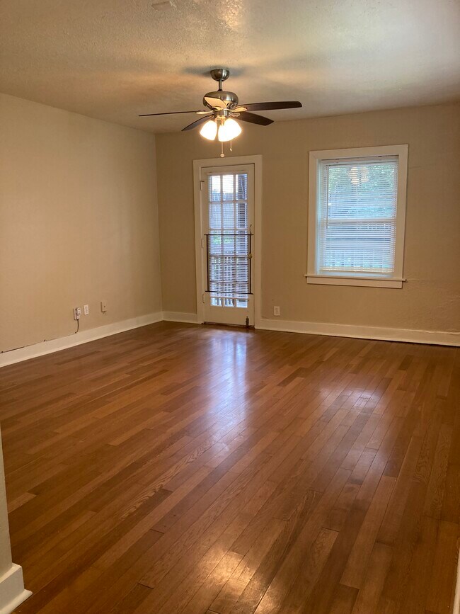 Sala de estar - 3820 Walnut St