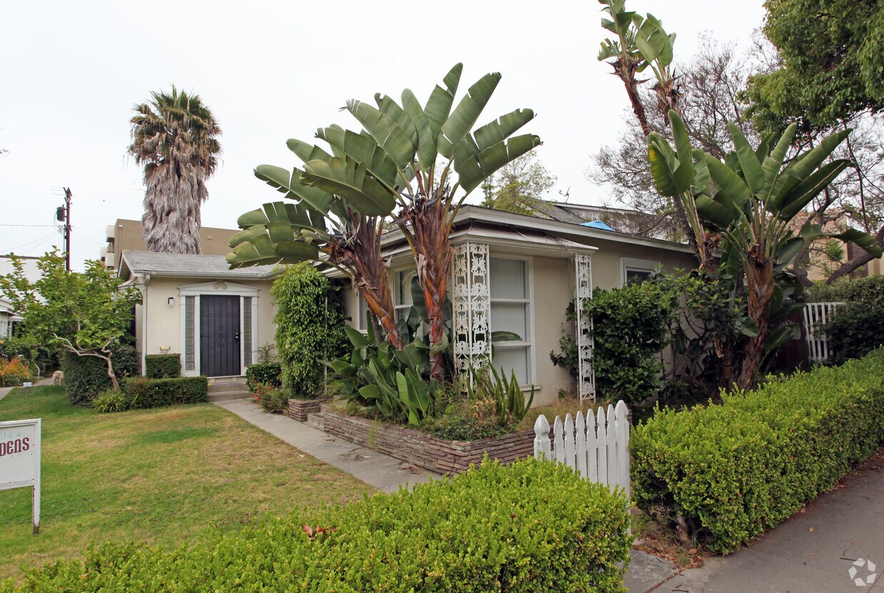Building Photo - 820 3rd St