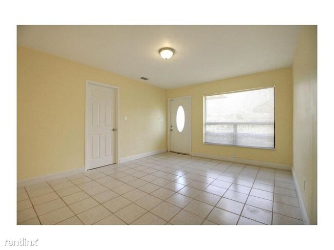 Foto del edificio - 3520 NW 18th Pl