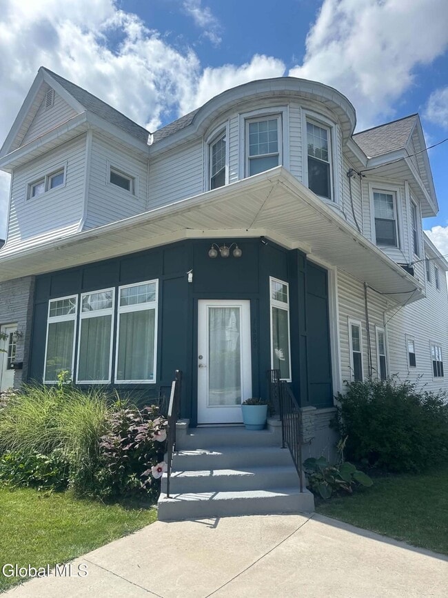 Building Photo - 1689 Avenue A