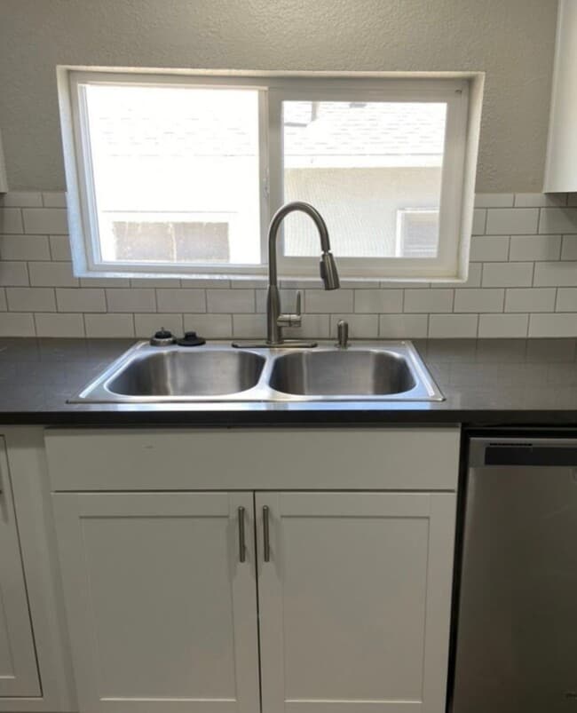 Building Photo - 3 Bedroom Home in Greeley - $1,995 with Mo...