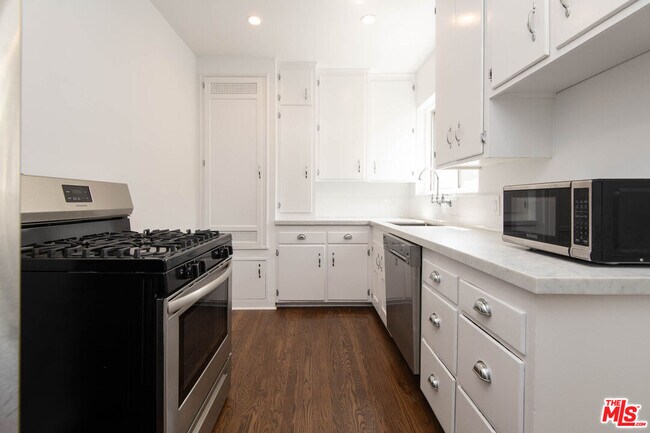 Foto del edificio - 9015 Rangely Ave