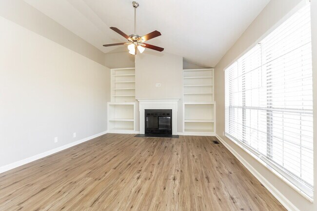 Foto del edificio - 401 Newberry Ct