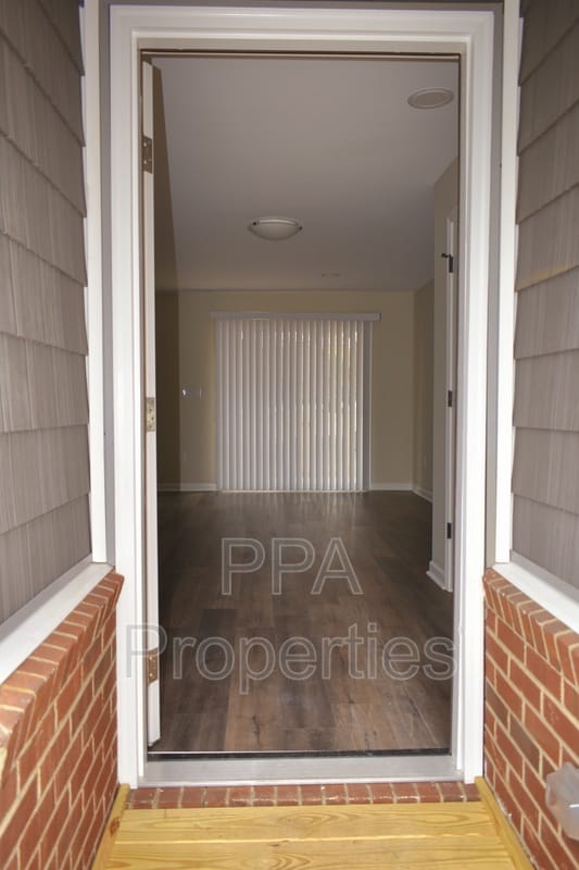 Building Photo - 2872 Willow Cove Dr