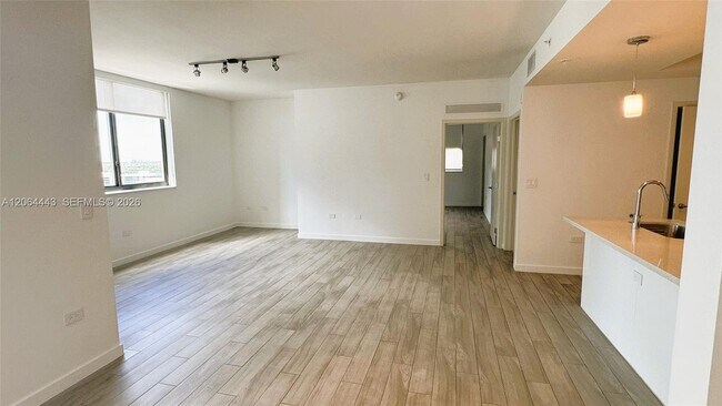 Foto del edificio - 999 SW 1st Ave