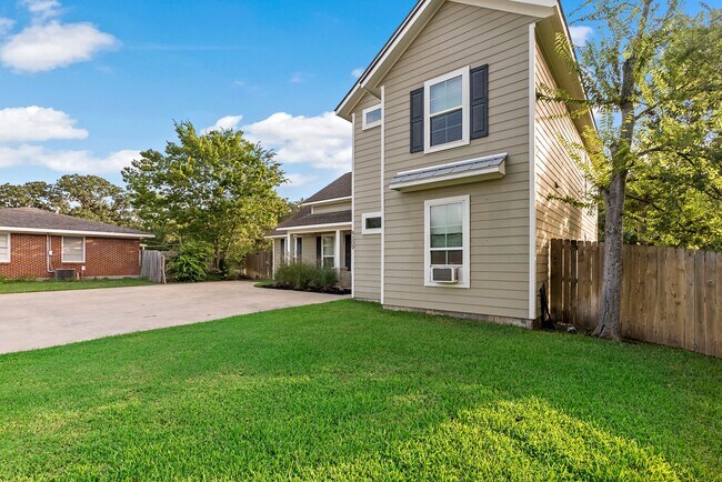 Building Photo - 4309 Nagle St