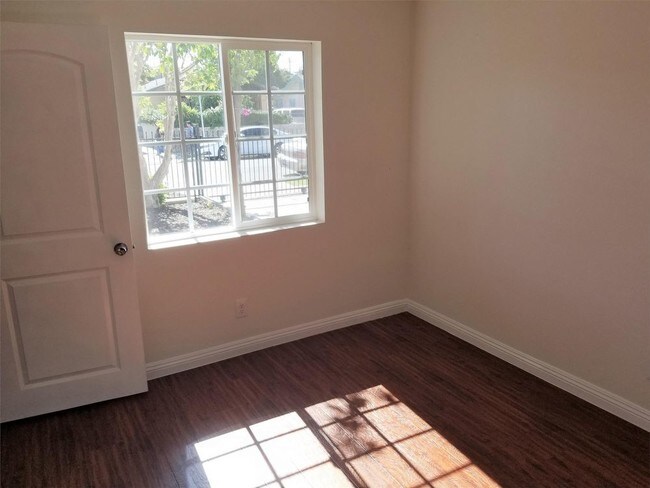 Building Photo - 345 Gifford Avenue - 1