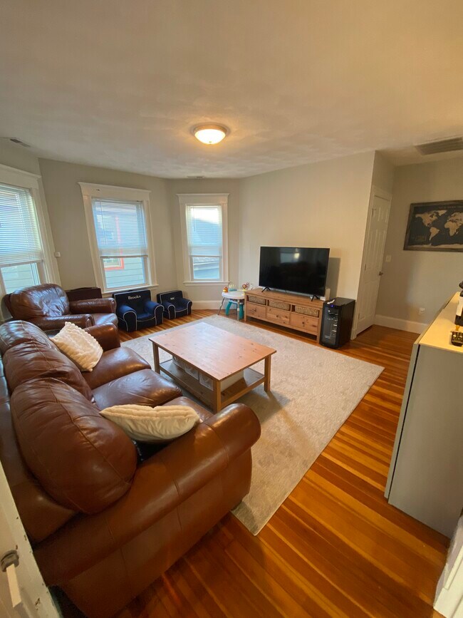 Foto del edificio - 305 Highland Ave