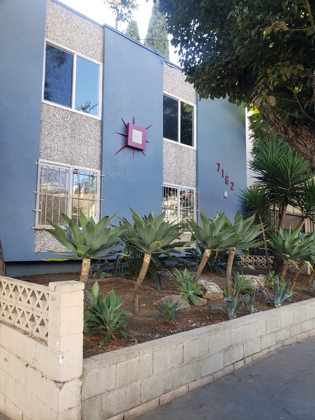 Foto del edificio - 7162 Hawthorn Ave