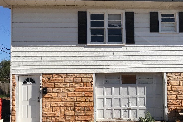 Front - 312 SW 42nd Ave