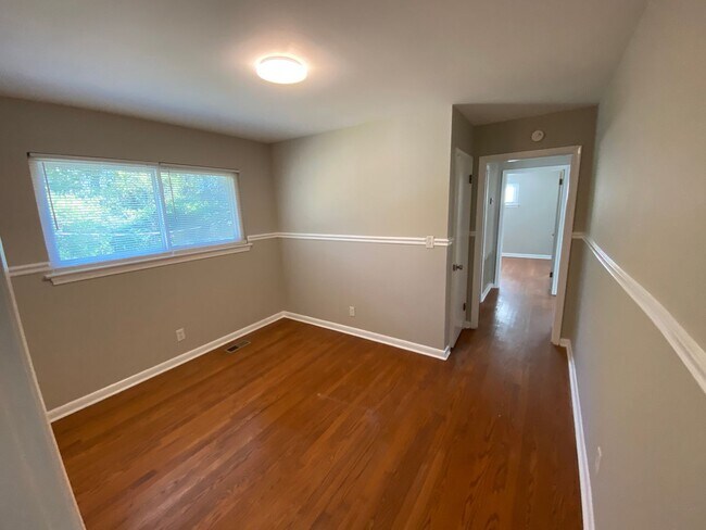 Foto del edificio - 1261 Northern Hills Rd