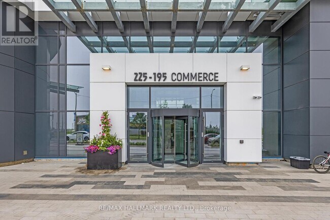 Photo du bâtiment - 225 Commerce St