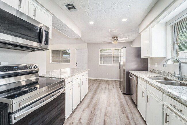 Building Photo - 23235 Earlmist Dr