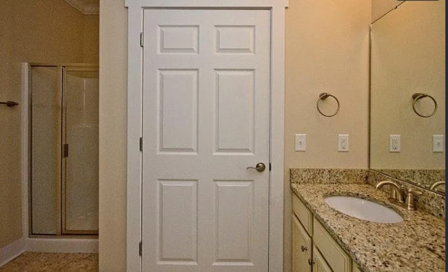 Building Photo - Townhouse walking distance to Black Mountain available now!