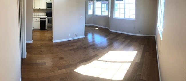 Attempt to show space at family room, kitchen entry and kitchen nook - 3421 Mission Mesa Way