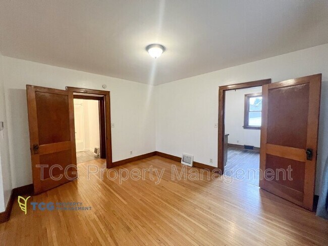 Building Photo - 715 12th St