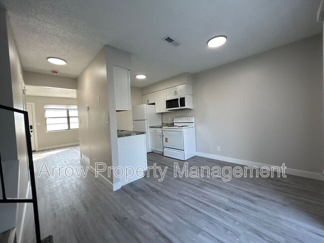 Building Photo - 1302 S Jackson St