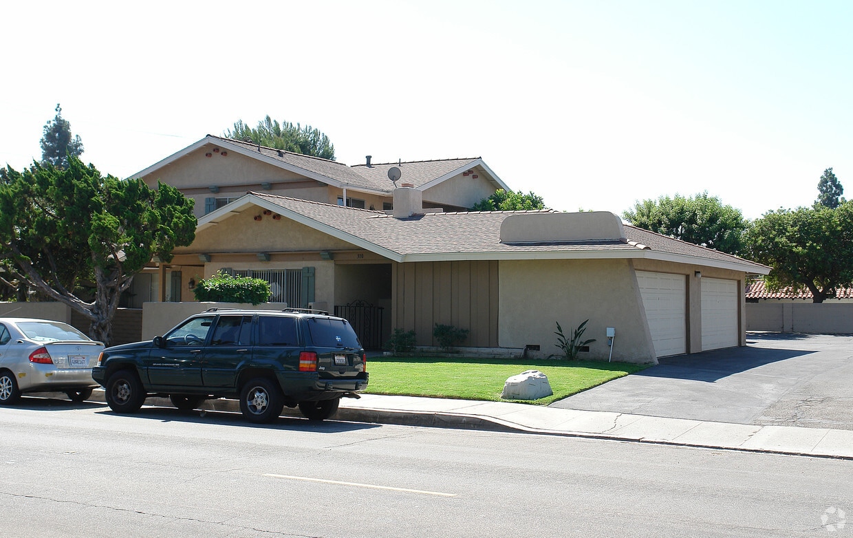310 W Palmyra Ave, Orange, CA 92866 Apartments in Orange, CA