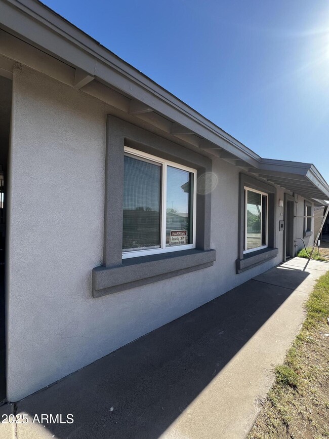 Foto del edificio - 3336 W Turney Ave