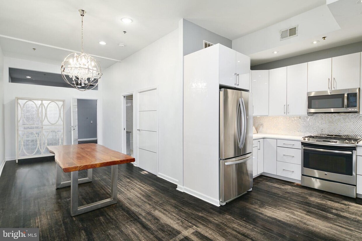 Primary Photo - 309 N 3RD St