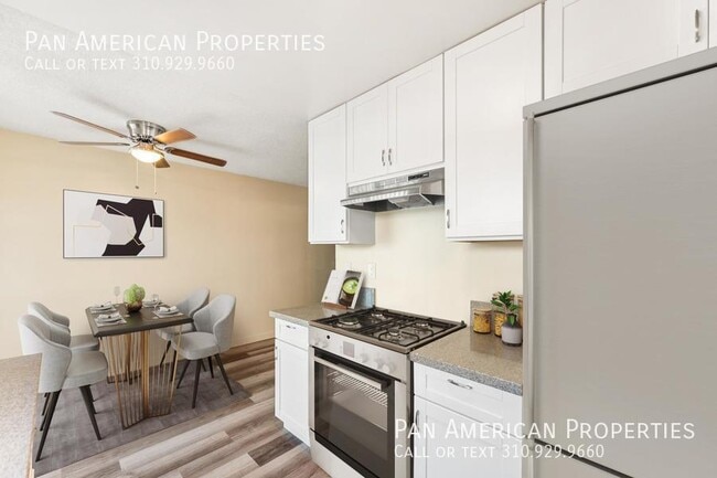 Building Photo - 9106 1/2 Palm St.-A6