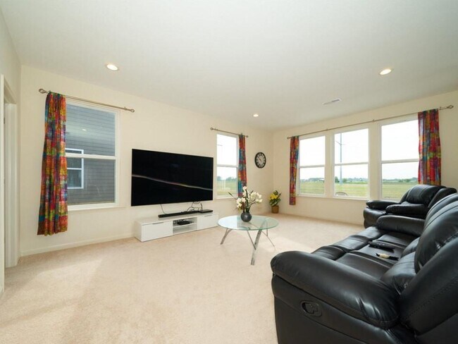 Foto del edificio - 8255 Carnegie Ln