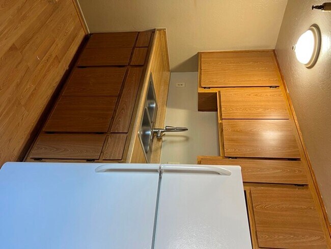 Foto del edificio - 1 br, 1 bath House - 565 #B H STREET